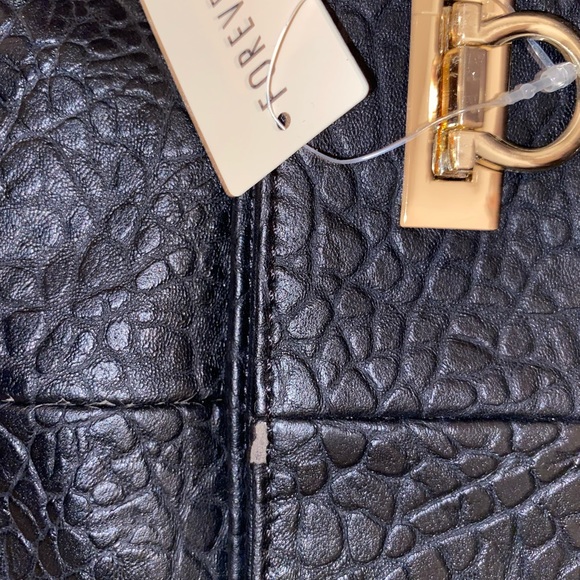 FOREVER 21 MULTI FUNCTIONAL CLUTCH/CROSSBODY PURSE - Picture 2 of 7